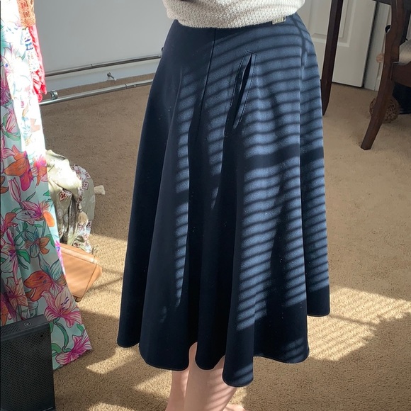 FIGL | Pocketed Skirt - Picture 2 of 8